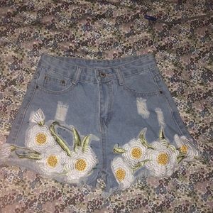 Vintage daisy embroidered, high waisted shorts